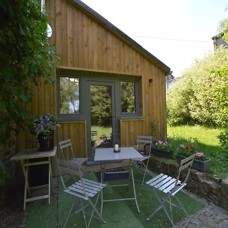 Charming Near Circuit * Baronheld