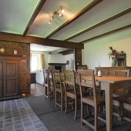 Charming Near Circuit Nyaraló *