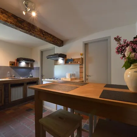 Charming Near Circuit Baronheld