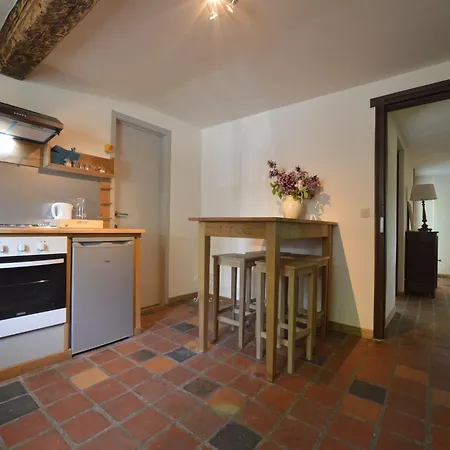 Charming Near Circuit * Baronheld